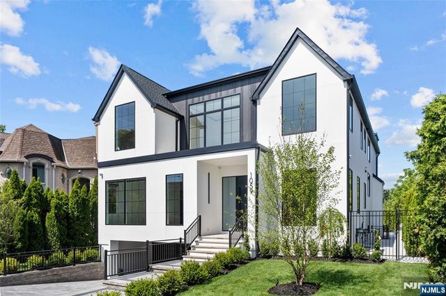 1059 Briar Way, Fort Lee, NJ 07024