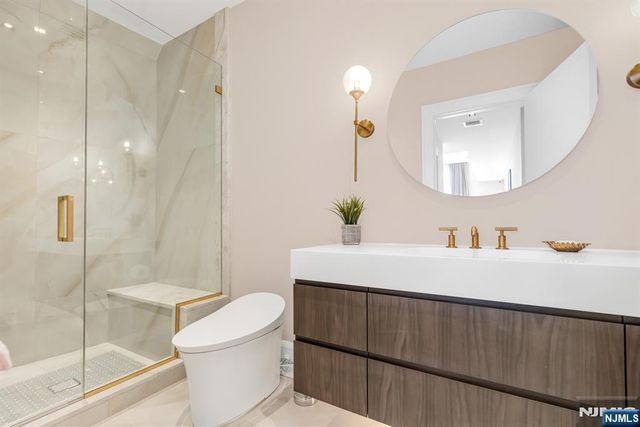 1059 Briar Way, Fort Lee, NJ 07024
