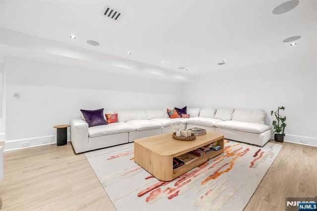 1059 Briar Way, Fort Lee, NJ 07024
