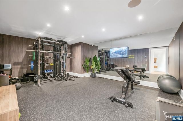 1059 Briar Way, Fort Lee, NJ 07024