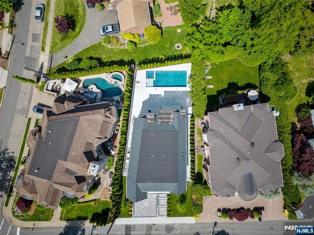 1059 Briar Way, Fort Lee, NJ 07024