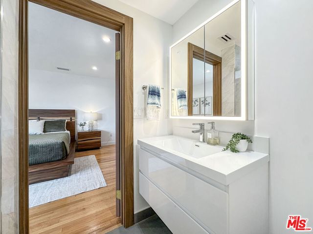 5810 S Halm Avenue, Los Angeles, CA 90056