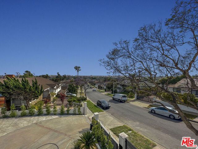 5810 S Halm Avenue, Los Angeles, CA 90056