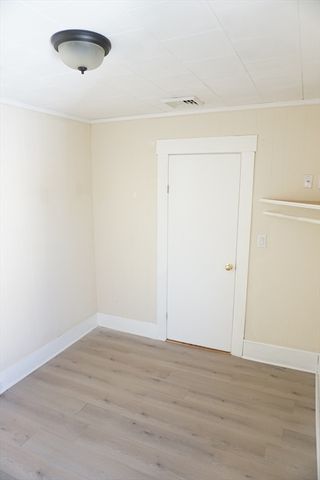 76 4th Avenue 2nd FL, Lowell, MA 01854