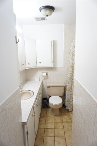 76 4th Avenue 2nd FL, Lowell, MA 01854