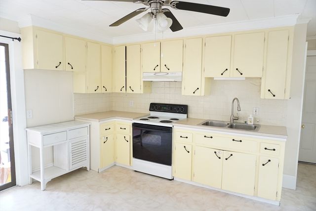 76 4th Avenue 2nd FL, Lowell, MA 01854