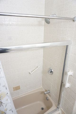 76 4th Avenue 2nd FL, Lowell, MA 01854