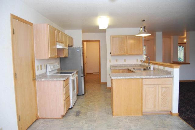 7210 Badger LANE, Allenton, WI 53002