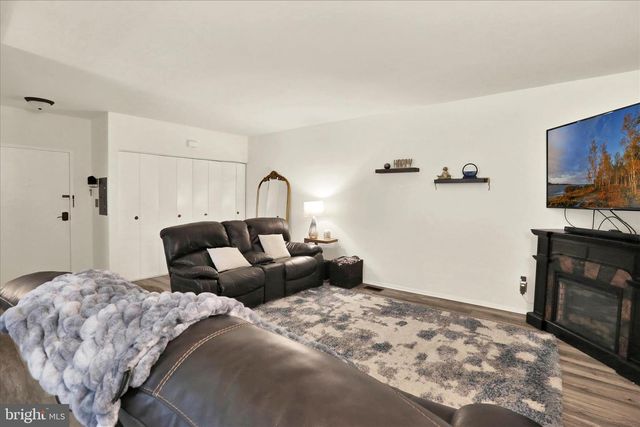 8-A FAIRWAY RD, Reading, PA 19607