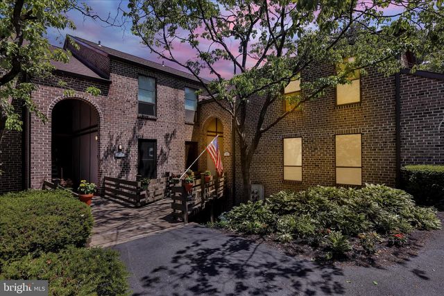 8-A FAIRWAY RD, Reading, PA 19607