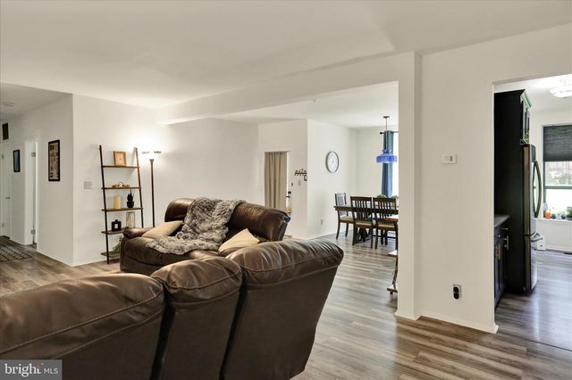 8-A FAIRWAY RD, Reading, PA 19607