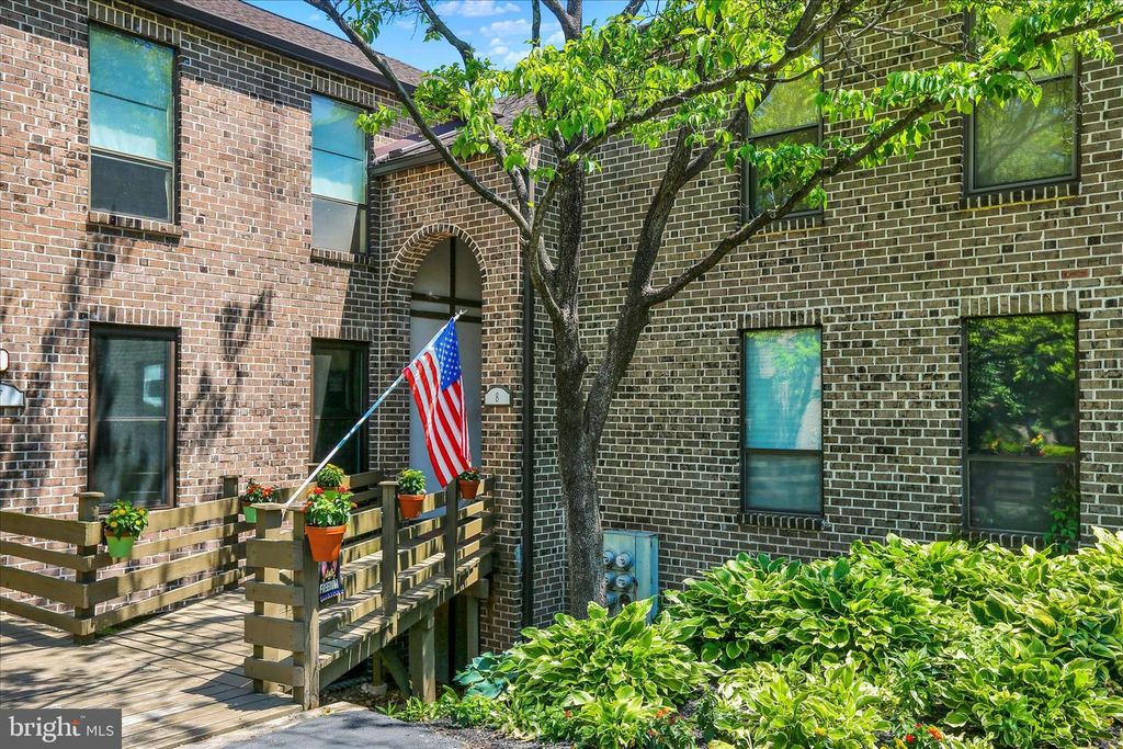 8-A FAIRWAY RD, Reading, PA 19607