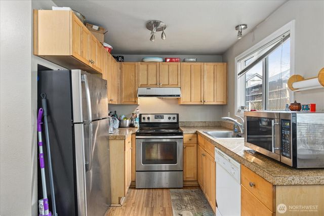 245 SE Croston Lane, Issaquah, WA 98027