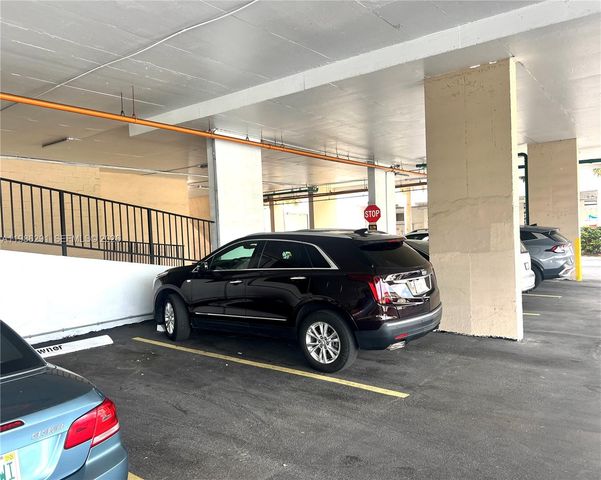 437 Golden Isles Dr 14G, Hallandale Beach, FL 33009