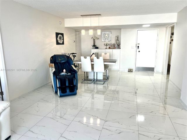 437 Golden Isles Dr 14G, Hallandale Beach, FL 33009