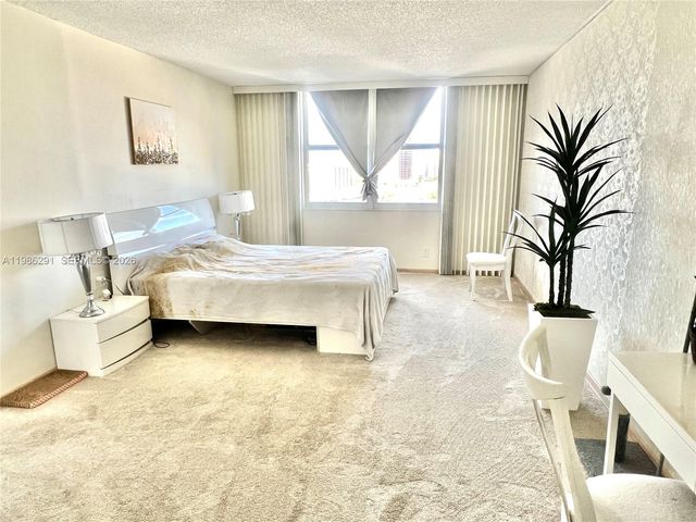 437 Golden Isles Dr 14G, Hallandale Beach, FL 33009