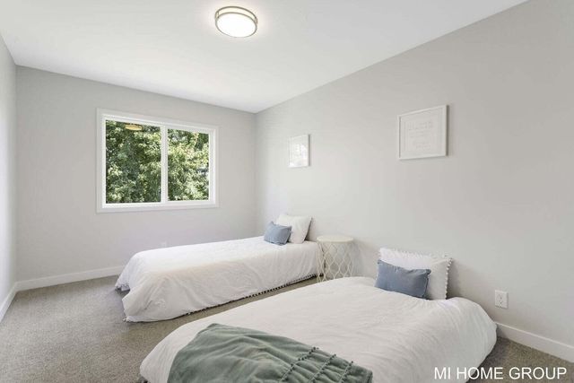 13668 Signature Drive, Holland, MI 49424