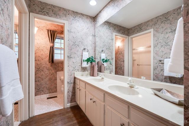 204 Brocdorf Drive, Wyoming, OH 45215