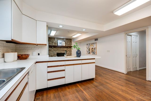 204 Brocdorf Drive, Wyoming, OH 45215