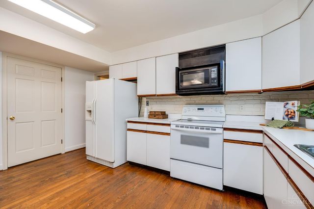 204 Brocdorf Drive, Wyoming, OH 45215