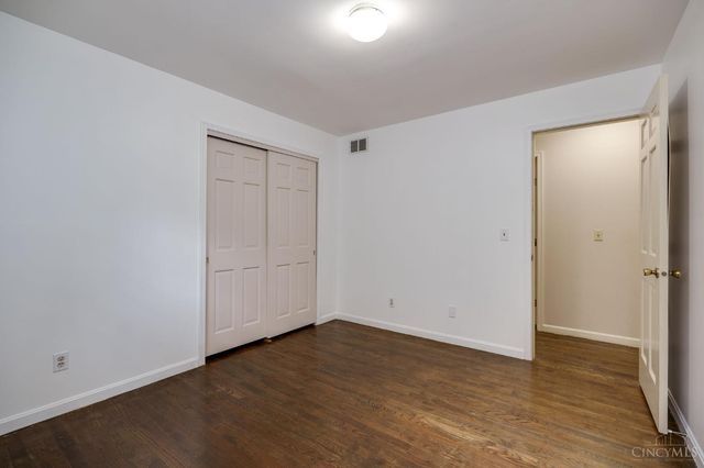 204 Brocdorf Drive, Wyoming, OH 45215