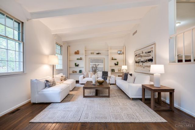 204 Brocdorf Drive, Wyoming, OH 45215