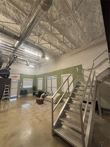 1050 E 17th St, Hialeah, FL 33010