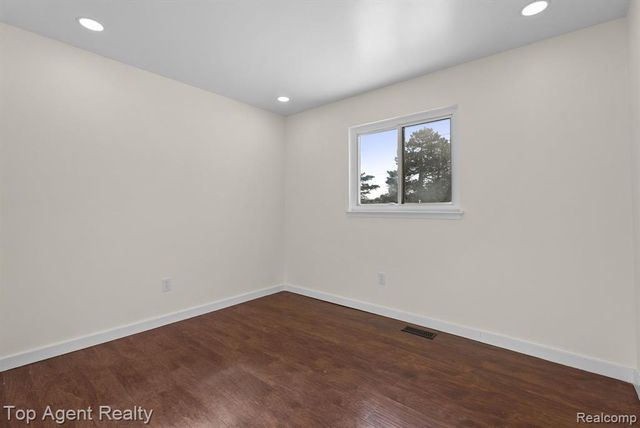 20222 Westhaven Avenue, Southfield, MI 48075