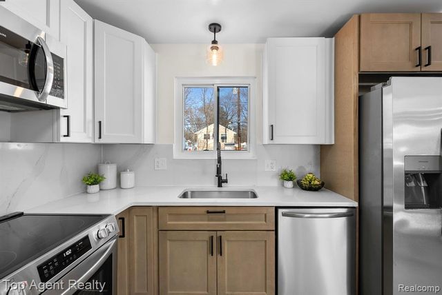 20222 Westhaven Avenue, Southfield, MI 48075