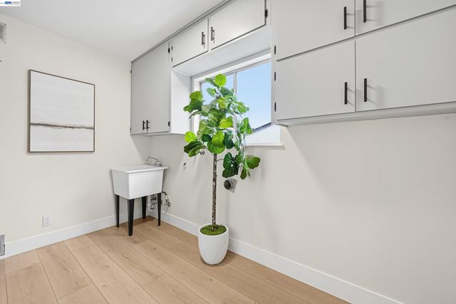 22 Garden Rd, Alameda, CA 94502