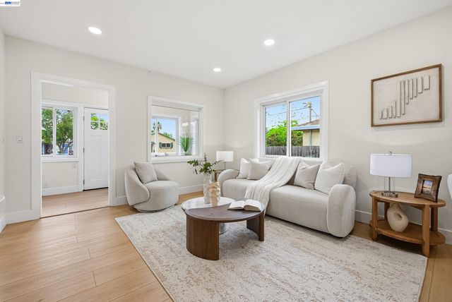 22 Garden Rd, Alameda, CA 94502
