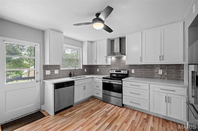 2956 Andover Drive, St Louis, MO 63121