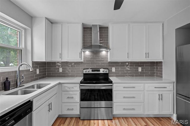 2956 Andover Drive, St Louis, MO 63121