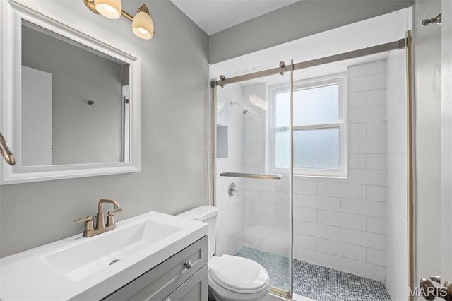 2956 Andover Drive, St Louis, MO 63121