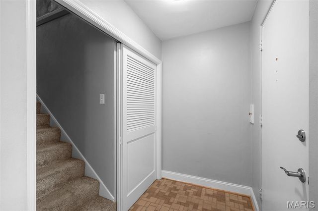 2956 Andover Drive, St Louis, MO 63121