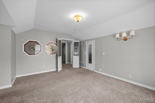 2956 Andover Drive, St Louis, MO 63121