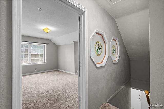 2956 Andover Drive, St Louis, MO 63121