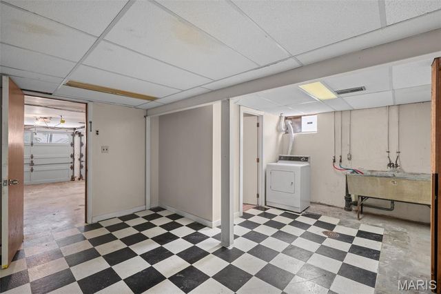 2956 Andover Drive, St Louis, MO 63121