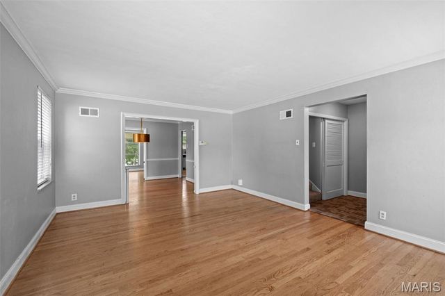 2956 Andover Drive, St Louis, MO 63121