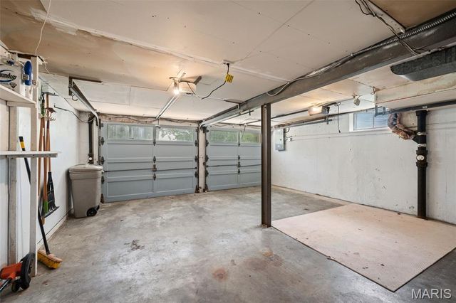 2956 Andover Drive, St Louis, MO 63121