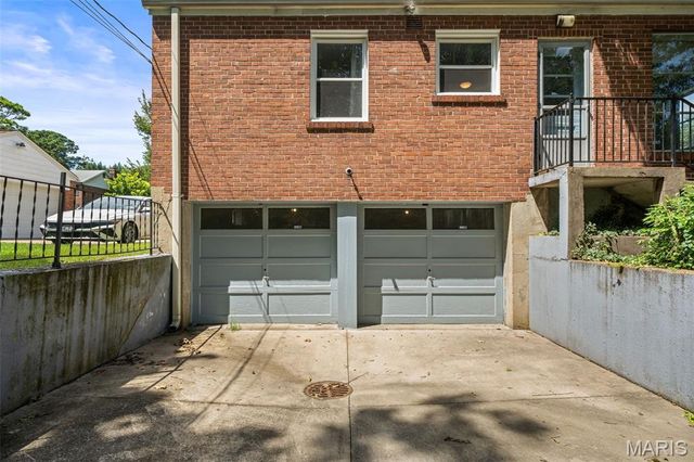 2956 Andover Drive, St Louis, MO 63121