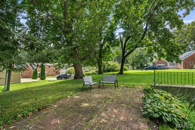 2956 Andover Drive, St Louis, MO 63121