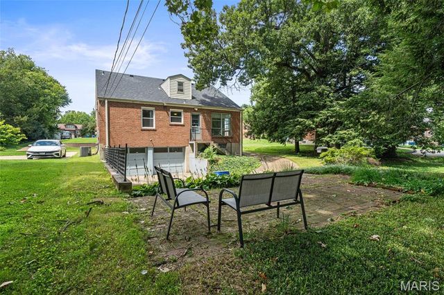2956 Andover Drive, St Louis, MO 63121
