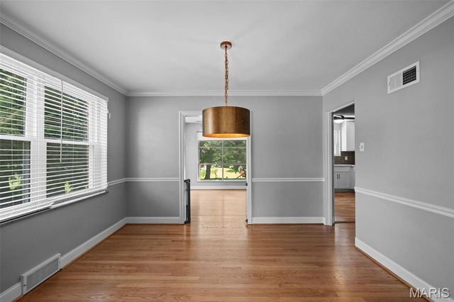 2956 Andover Drive, St Louis, MO 63121
