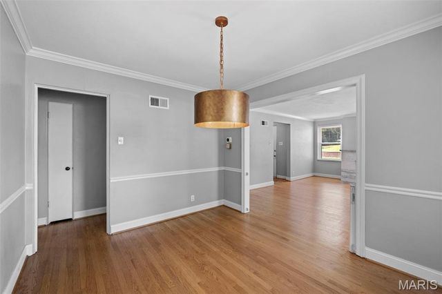 2956 Andover Drive, St Louis, MO 63121