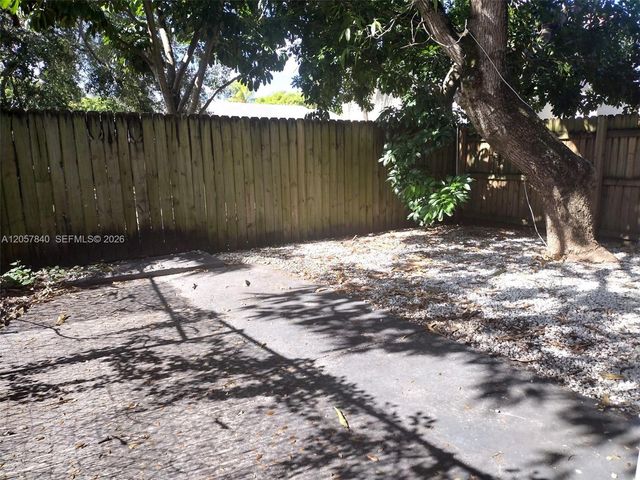 142 NE 56th St D, Miami, FL 33137