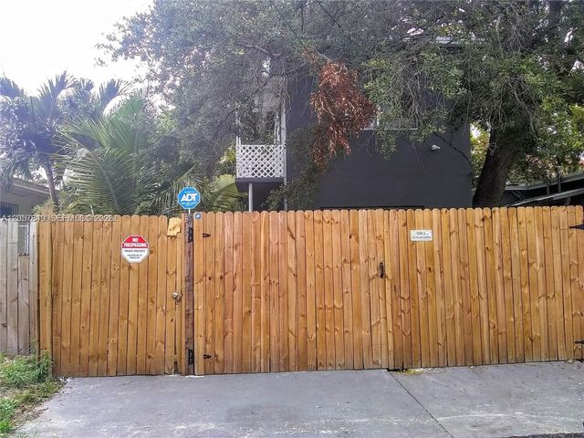 142 NE 56th St D, Miami, FL 33137