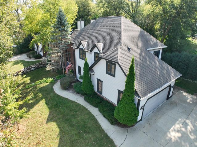 19125 HiView DRIVE, Brookfield, WI 53045