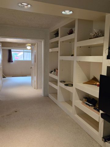 5867 E Club View Drive, Fresno, CA 93727