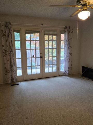 5867 E Club View Drive, Fresno, CA 93727